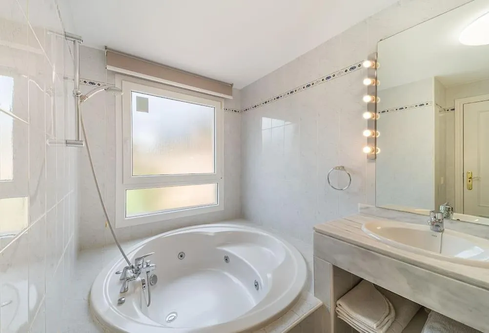 House Marbella - 8 Persons-Pool Heater-Wifi Villa Holiday home